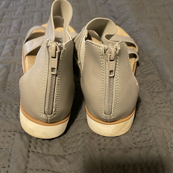 Cute sandals - Picture 2 of 2